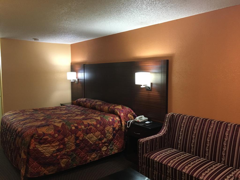 Redwood Inn - White Hall מראה חיצוני תמונה