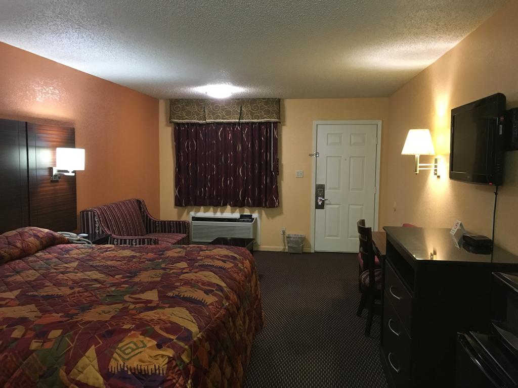 Redwood Inn - White Hall מראה חיצוני תמונה