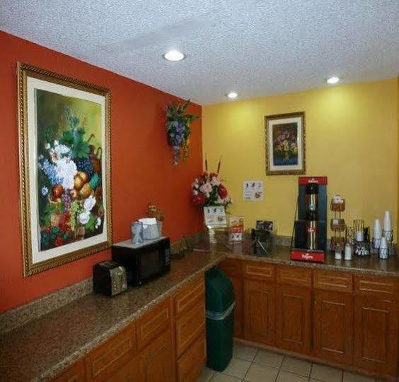 Redwood Inn - White Hall מראה חיצוני תמונה
