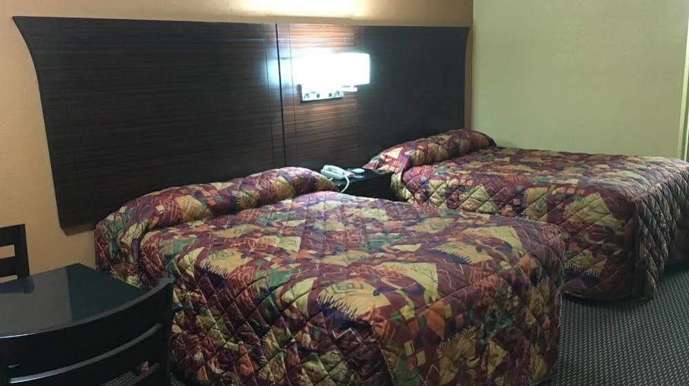 Redwood Inn - White Hall מראה חיצוני תמונה