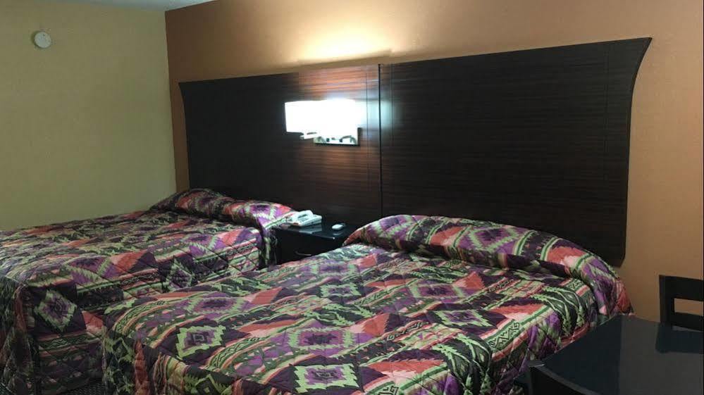 Redwood Inn - White Hall מראה חיצוני תמונה